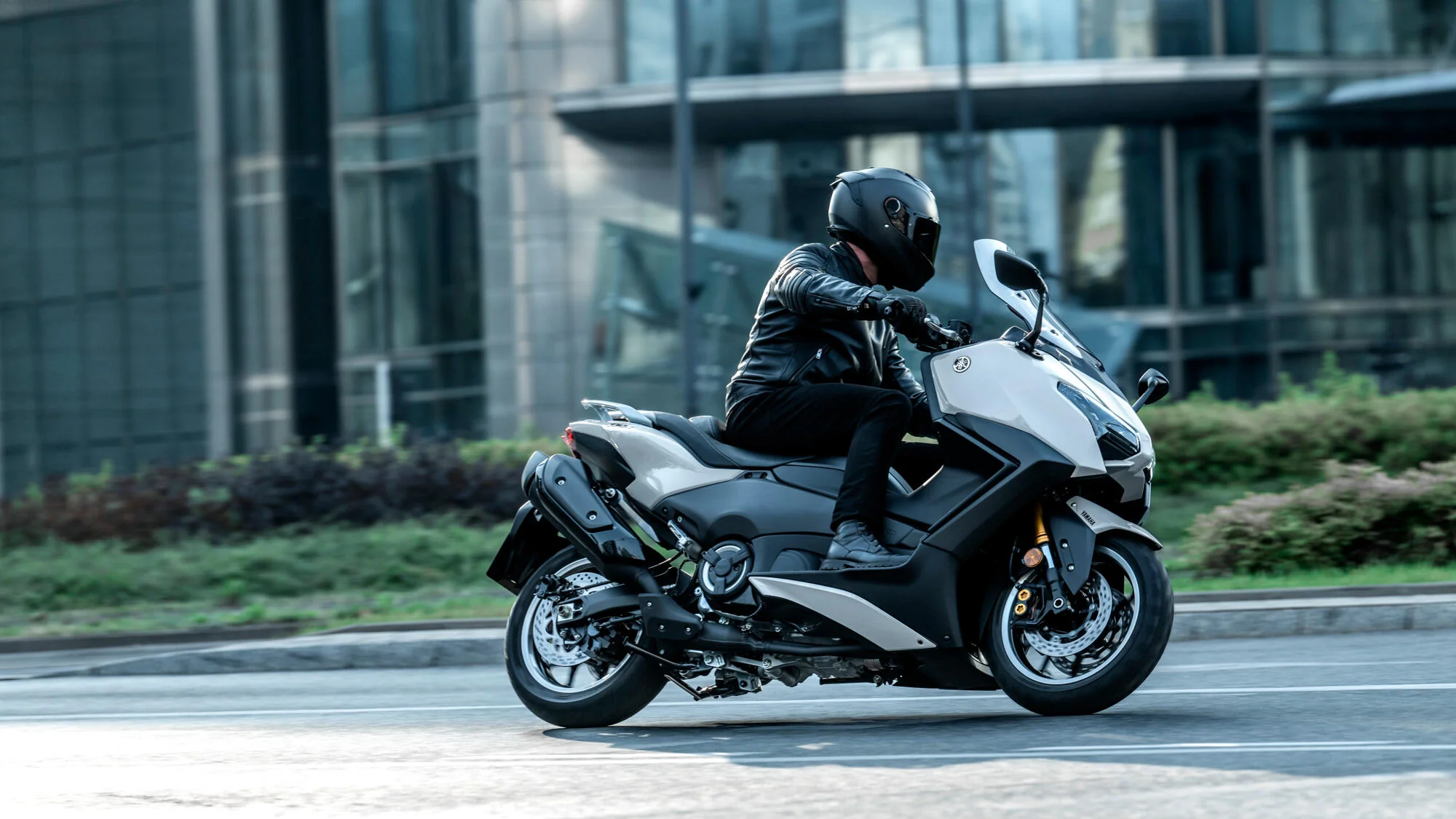 Yamaha T-MAX Tech MAX (2026) - Image 5